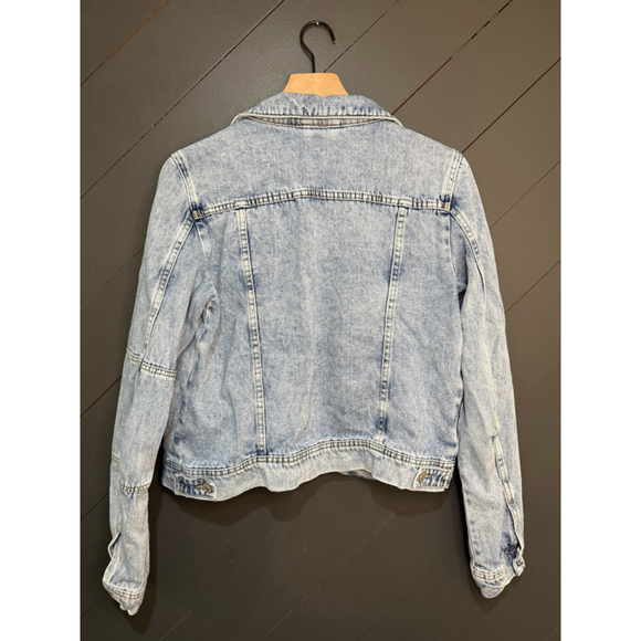 Free People Rumors Denim Jacket Medium Light Wash Distress Cropped Jean Trucker - Picture 9 of 9